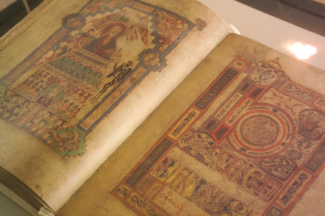 book_of_kells.jpg (Book of Kells)